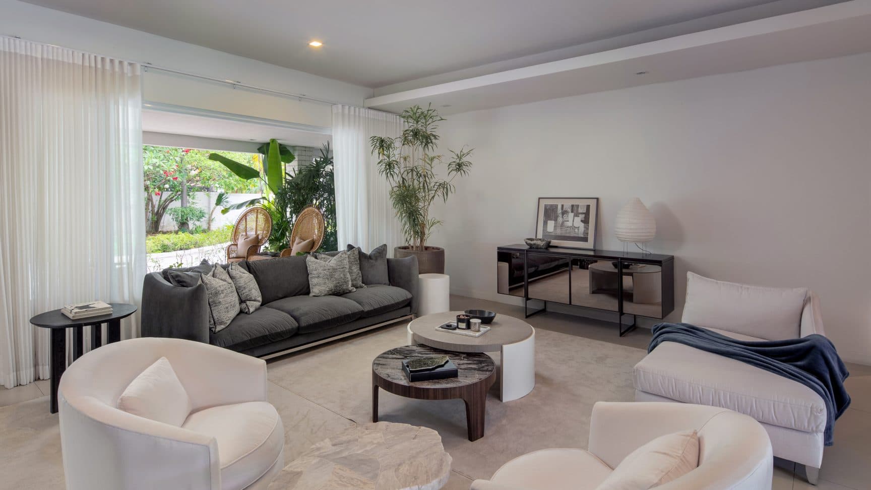 Uy-Racaza Living Room